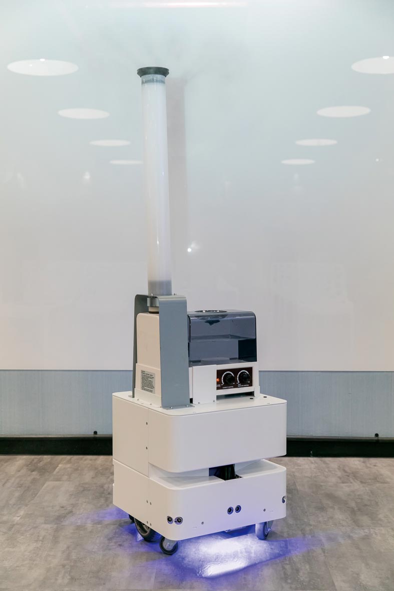 東元3日發(fā)表智慧UVC消毒防疫機器人，以3D列印技術(shù)，制作雙向360度全面向噴頭，進行大面積的噴霧消毒。圖／東元提供